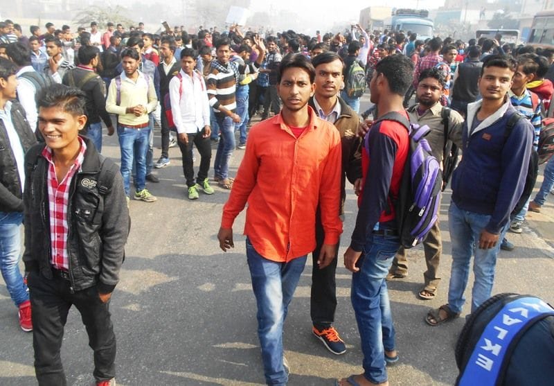 student violent protest on national highway in shikohabad firozabad 