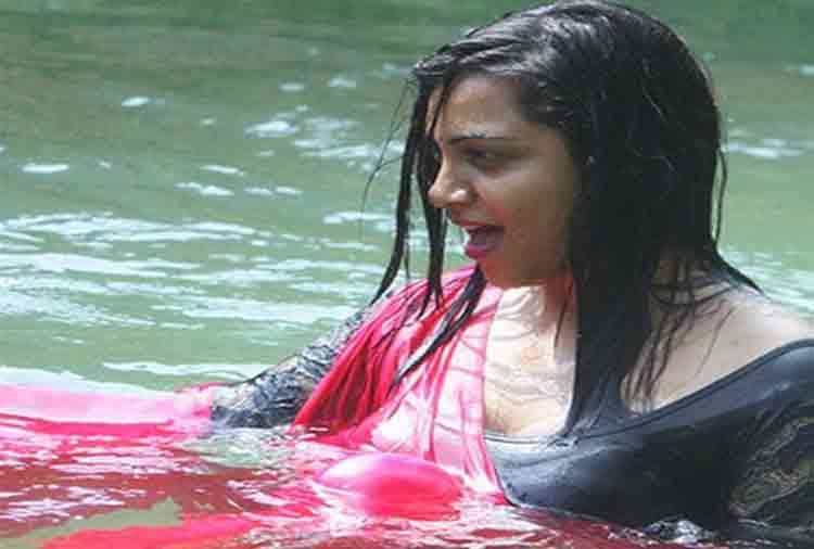 zubair khan said that he wail take arshi khan to court