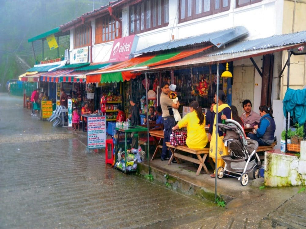 Sharman Joshi arrives mussoorie for new year 2018