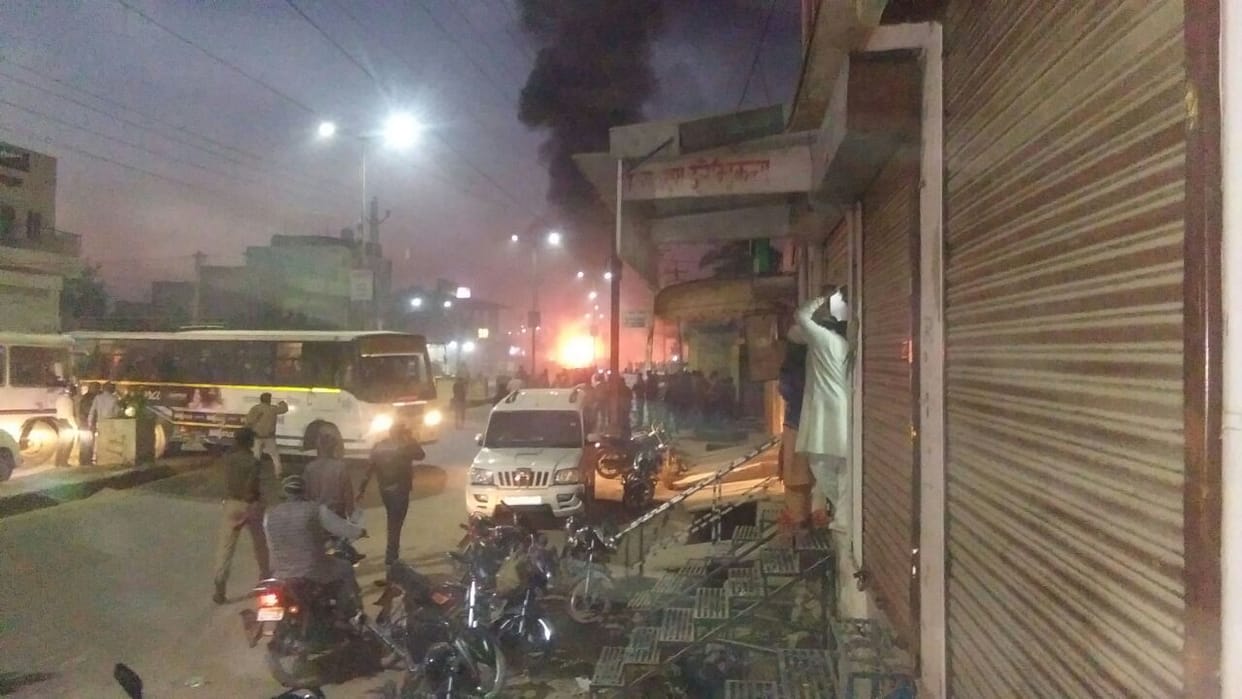 Sikar rajasthan After the road accident, the crowd fire roadways bus, stones throwen on the police