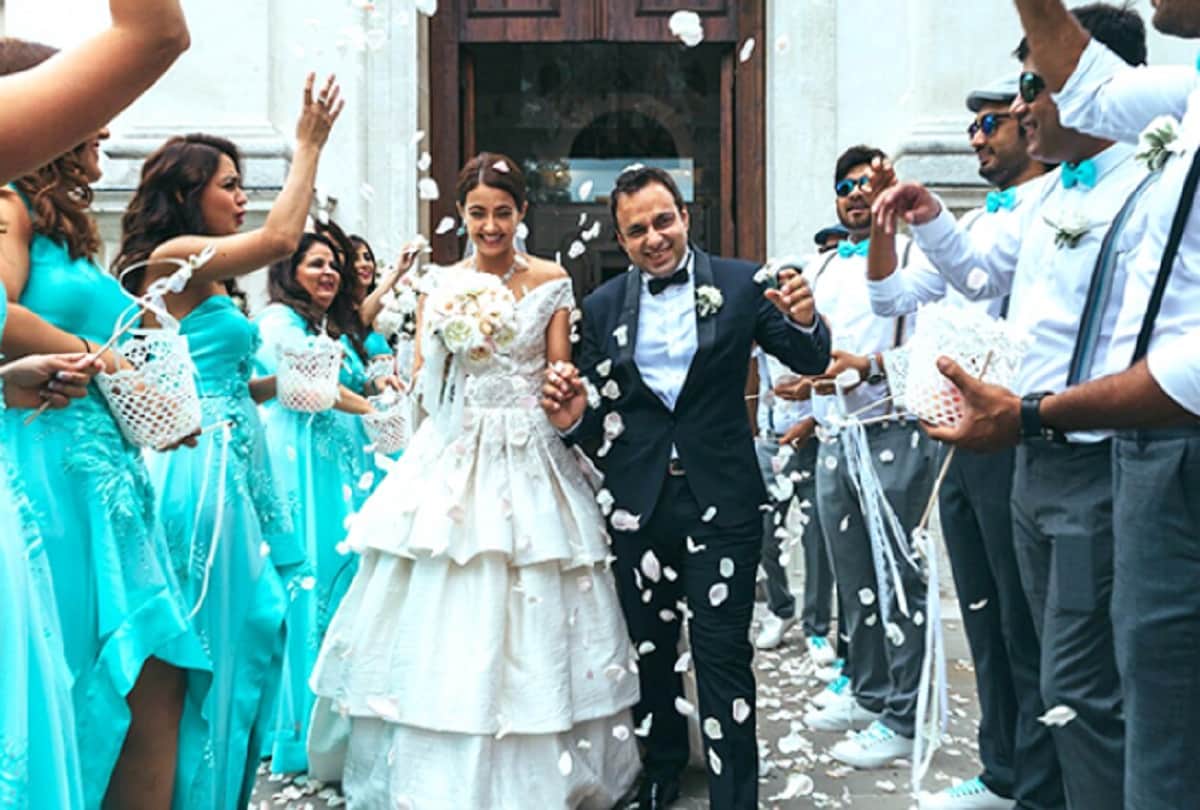 Surveen Chawla secret wedding pictures goes viral on Internet 