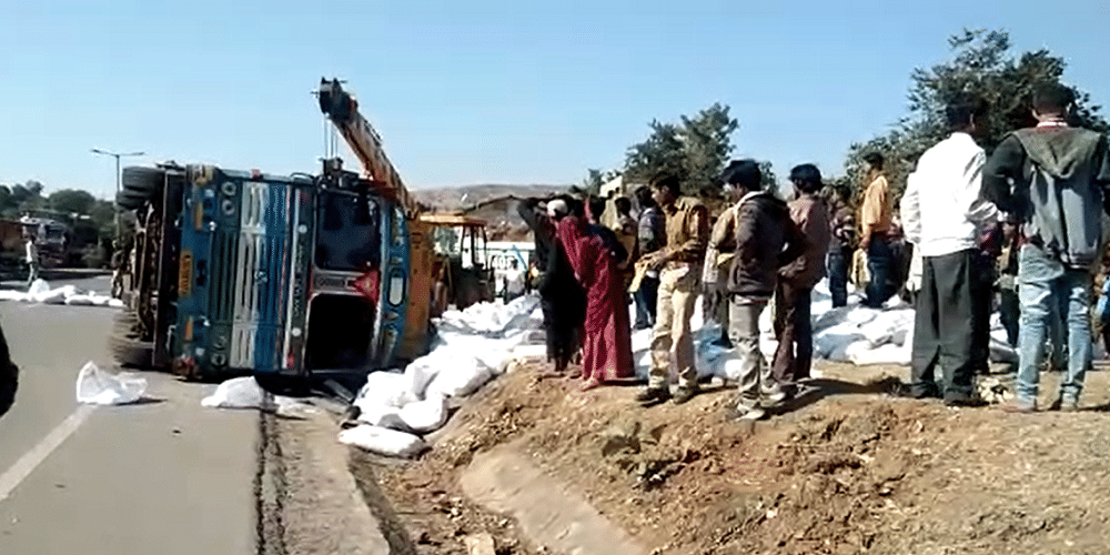 four died in road accident in udaipur