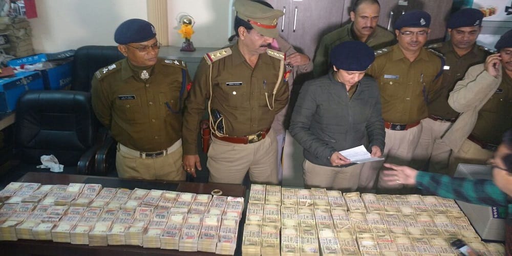 Four arrested including old notes of 25 crores, SSP manjil saini on the spot