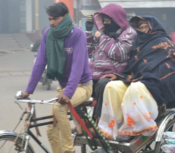 सुबह शाम हांड़ कंपाने वाली ठंड, दिन में मौसम सुहाना