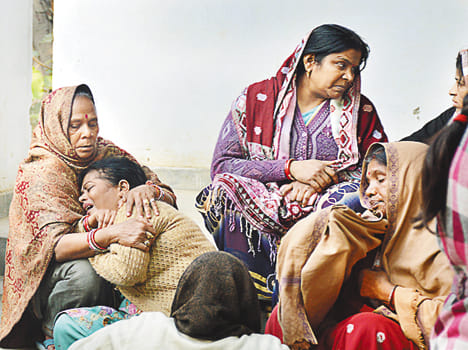 Fog Kills, Cashier's Death, Three Wounded