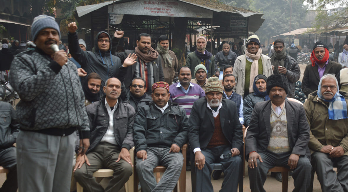वकील मांग पर अडिंग, एसपी झुकने को तैयार नहीं