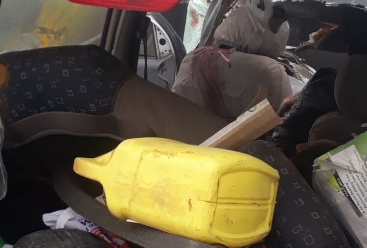 car collapsed with truck three dead five injured