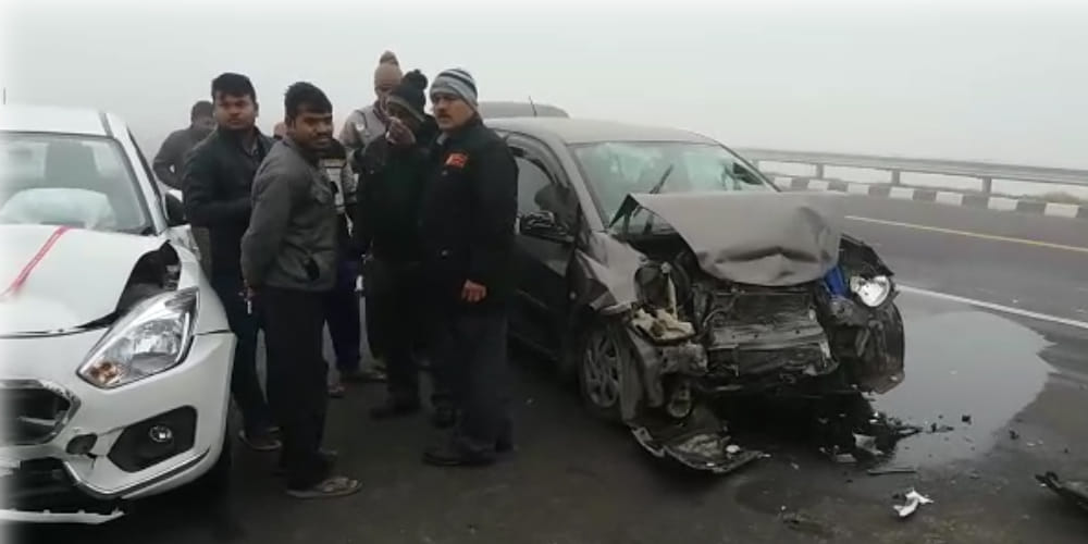 lucknow agra expressway accident Over Dozen Injured