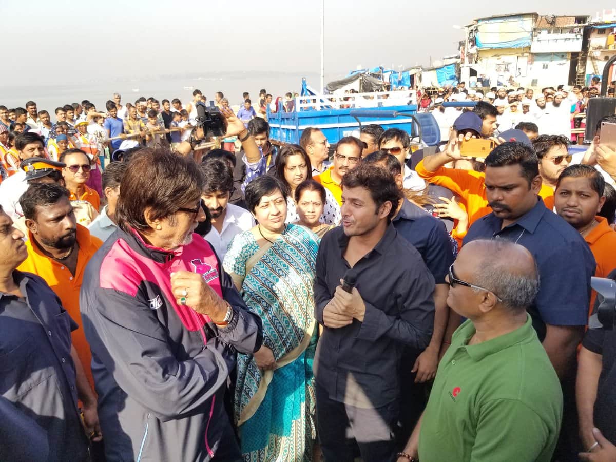 Amitabh Bachchan has gifted a tractor for cleaning up mumbai Versova beach