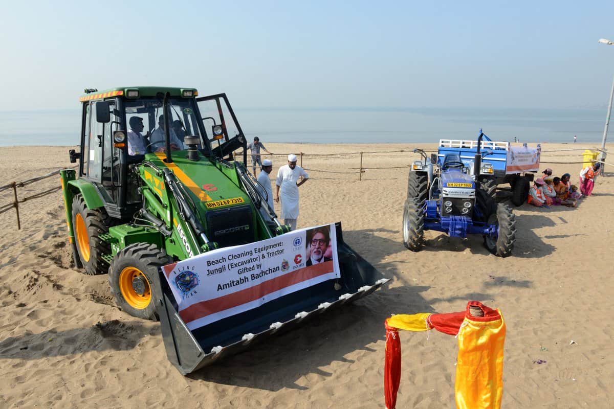 Amitabh Bachchan has gifted a tractor for cleaning up mumbai Versova beach