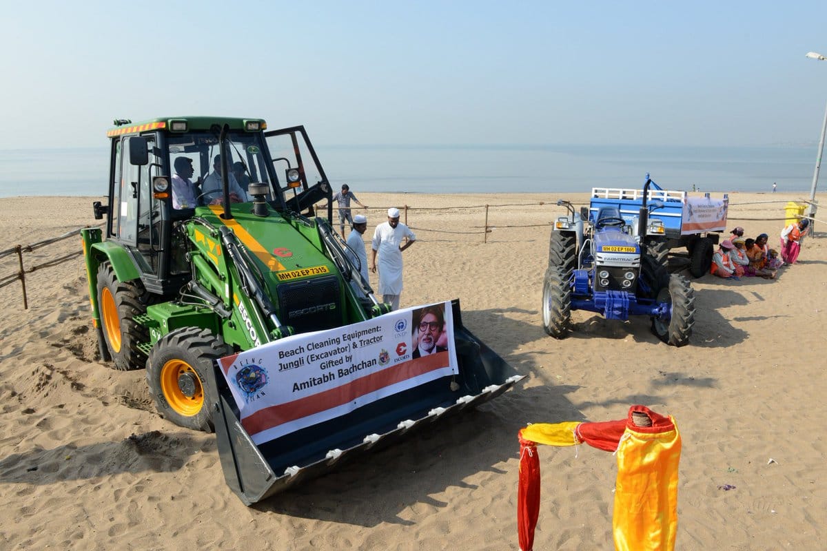 Amitabh Bachchan has gifted a tractor for cleaning up mumbai Versova beach