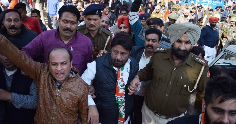 chandigarh congress protest outside municipal corporation building