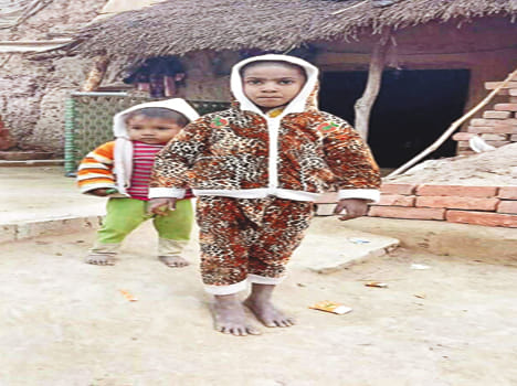 Husband roaming in the village by killing a pregnant wife
