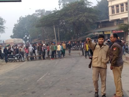 rescue operation in mainpuri after gas leakage from tanker 