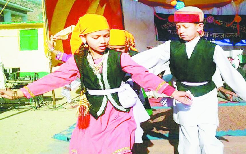 पुरस्कार पाकर चहके स्कूल के होनहार