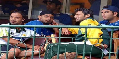 shoaib akhtar trolled by yuvraj and harbhajan singh on twitter