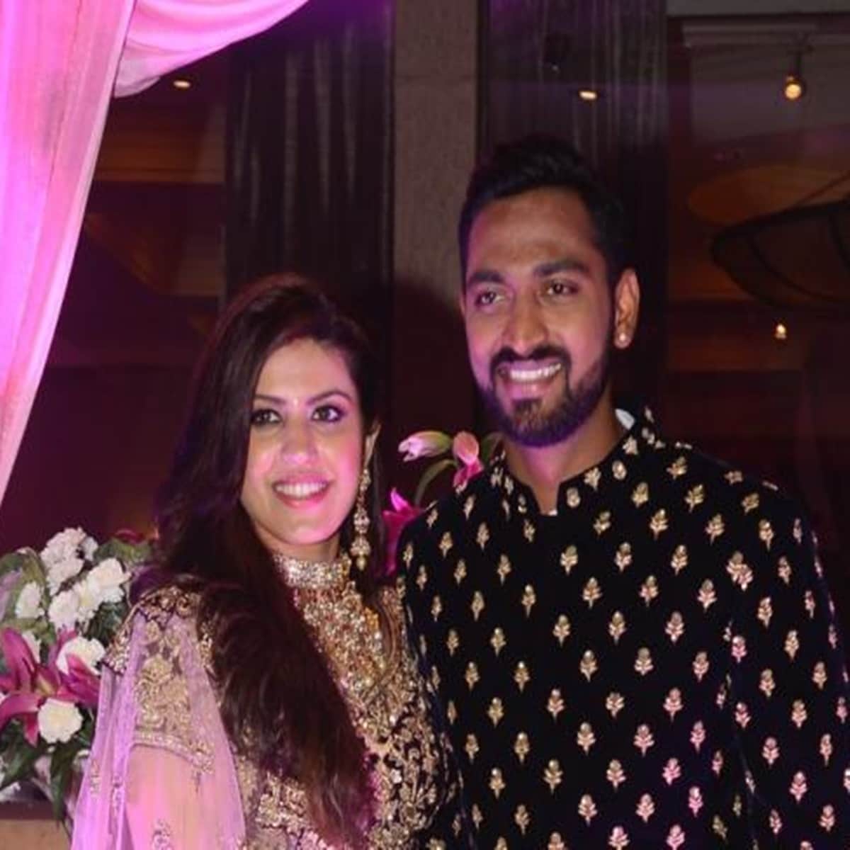 Hardik Pandyas brother Krunal got married to Model Pankhudi Sharma