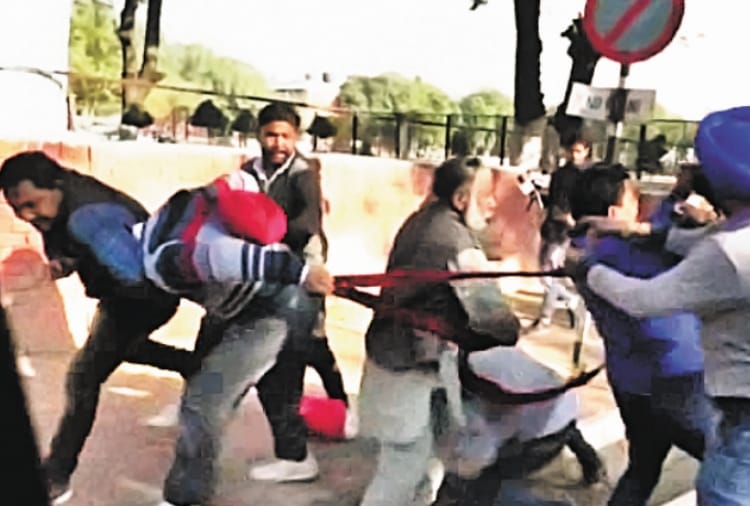 two sikh families high voltage drama outside sector 17 police station chandigarh