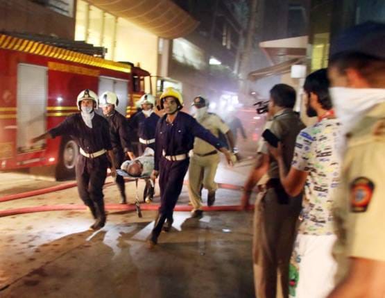  major fire incident happened at mumbai kamala mills compound where many dies