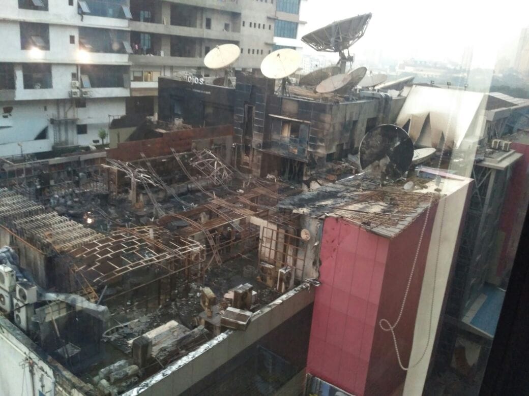  major fire incident happened at mumbai kamala mills compound where many dies