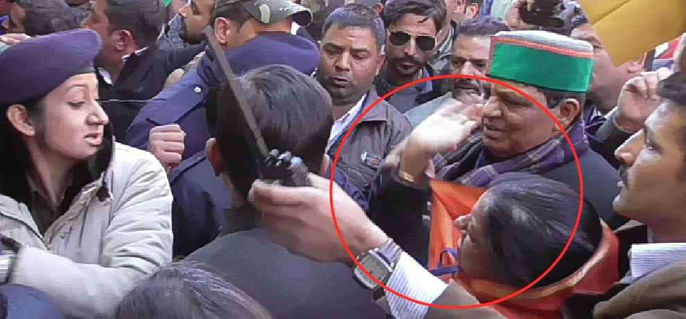 woman constable slapped congress mla Asha Kumari 