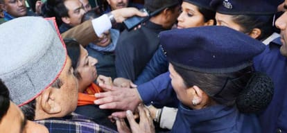 woman constable slapped congress mla Asha Kumari 