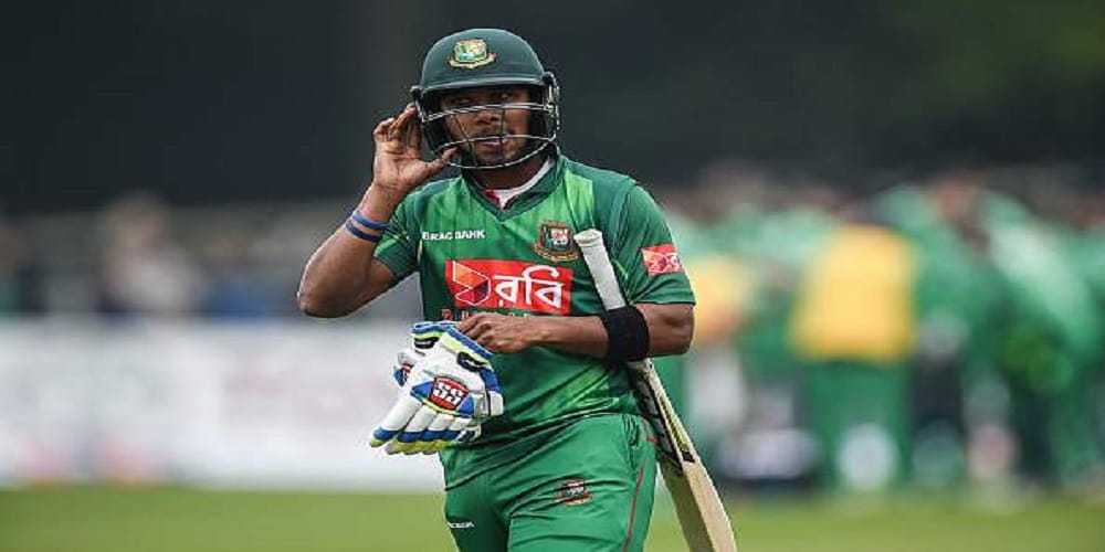 Bangladeshi cricketer Sabbir Rahman chat with girls at late night
