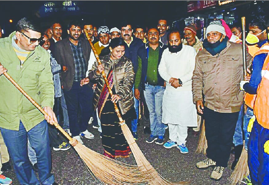 raat me shuru hui sheher ki safaai