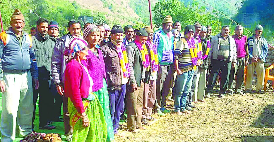 Sathapyara villagers returned tehsildars and engineers