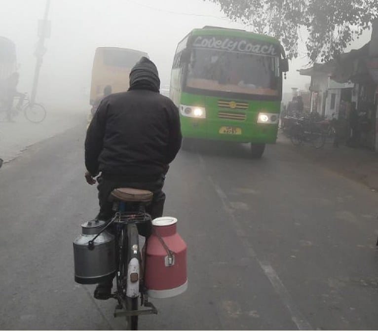 धूप पर कोहरा हावी रहने से ठिठुरता रहा जनजीवन