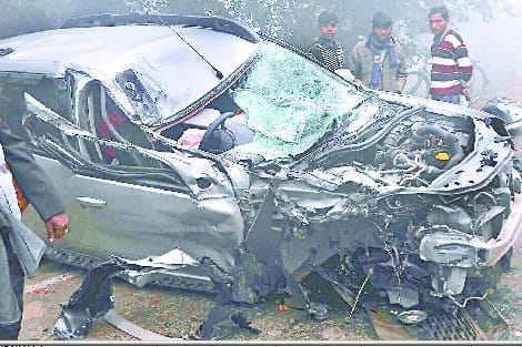 कार-डीसीएम भिड़ंत में एक ही परिवार के चार लोग घायल