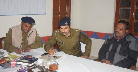 शिक्षामित्र संगठन के जिलाध्यक्ष का सरेंडर