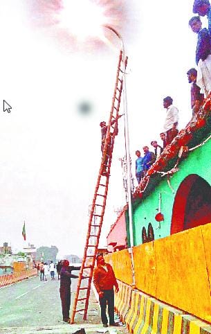 Shahratganj flyover to wait for Farrte to wait