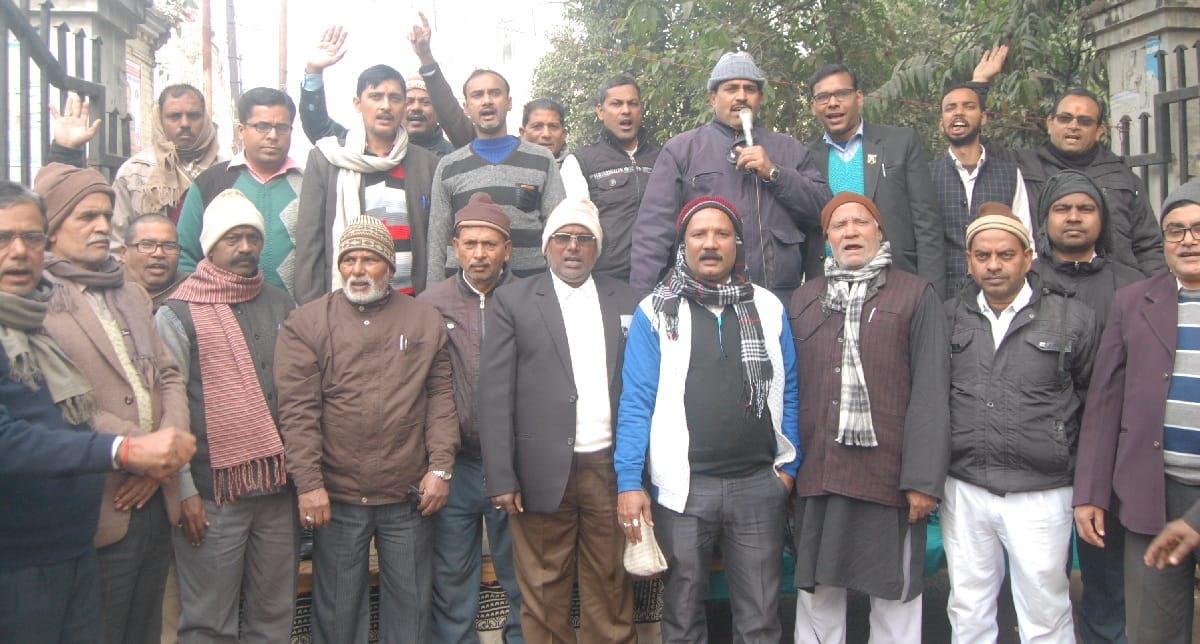 एसपी के खिलाफ वकीलों ने किया नारेबाजी