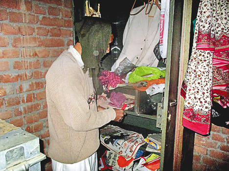 Shop and theft of millions by five houses