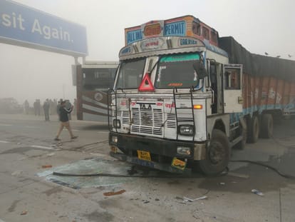 four died after accident due to fog in agra and firozabad