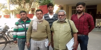 postman brutally beaten up by the car showroom staff in ajmer 