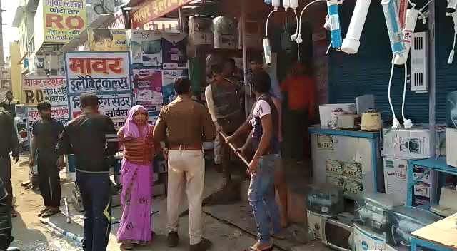 rajasthan alwar- people caught four boys and handed over to police