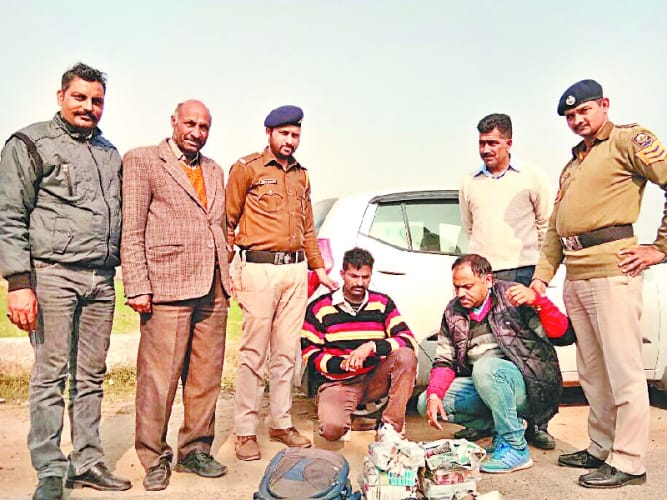 कार से नशीले कैप्सूल बरामद, दो गिरफ्तार