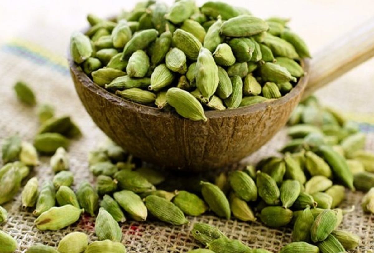 Having Caradamom on regular basis will help men to get rid of infertility 