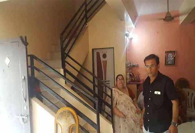 A Man crushed to death by his 128 kg wife 
