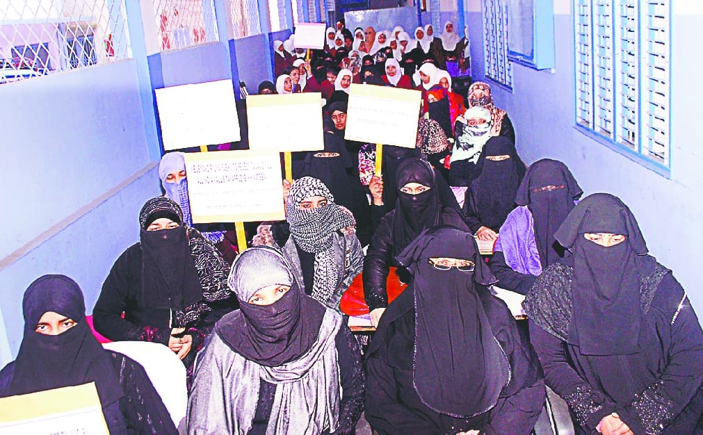 Deobandi women in opposition to three divorces