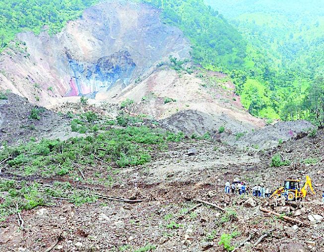 कुदरत के कहर का भयावह मंजर दिखा गया 2017