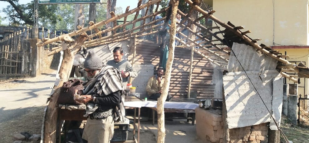 हुड़दंगियों ने फूंकी दुकानें, छिन गया रोजगार