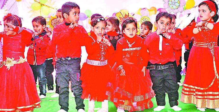 दीपशिखा गुलेरिया बनी बेस्ट स्टूडेंट ऑफ द ईयर