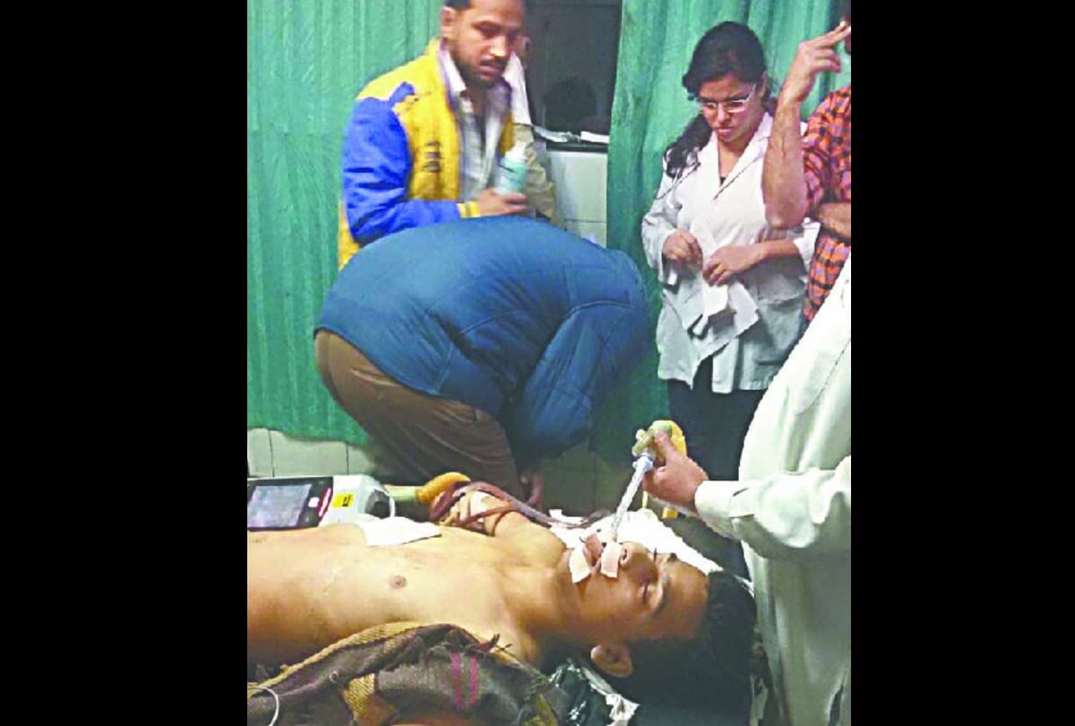 Harsh firing, student injured in chandani mahal, delhi