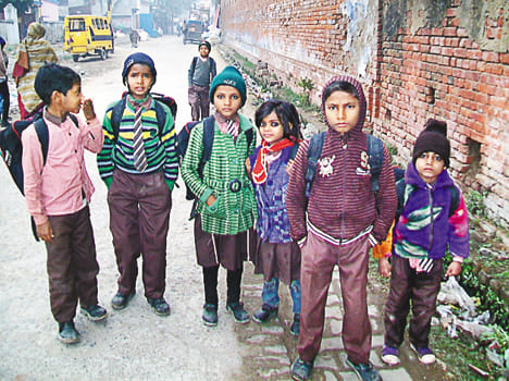 People with frozen winds and fog are helpless