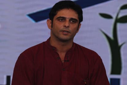 Meet India's top 10 Handsome Politicians who followed by the actor 