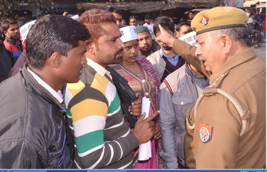नवीनीकरण न होने से प्रेरक गुस्सा, लगाया जाम
