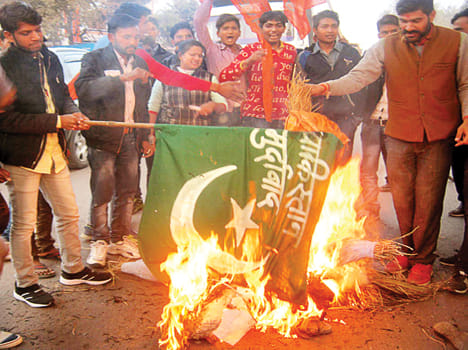 protest against pakistan in chitrakut
